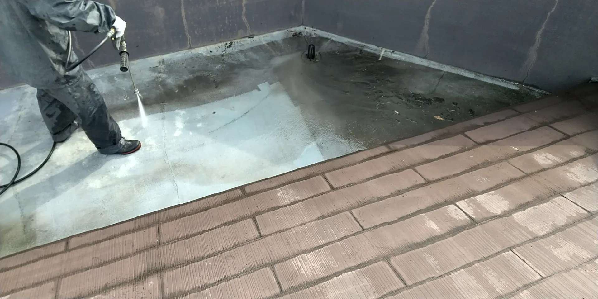 笛吹市で外壁塗装、屋根塗装、屋上防水のための高圧洗浄です。